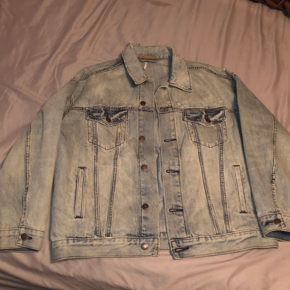 Free people light wash denim jacket - Picture 2 of 4